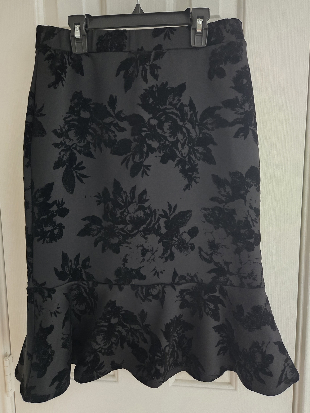 Faith and Joy Velvet Skirt Floral Mermaid Fishtail Midi Pull On Black Med NWOT